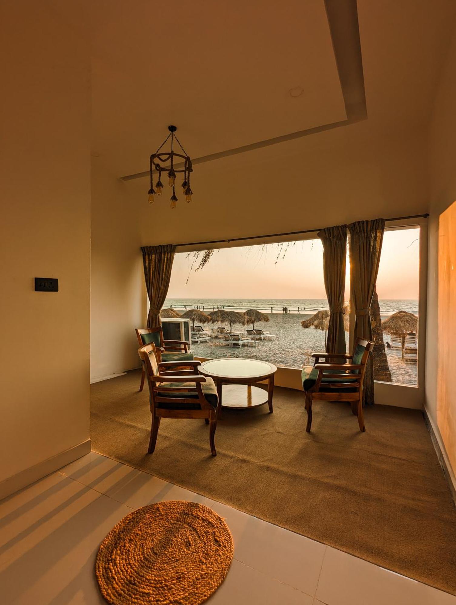 Aqua Beach Stays Ashwem Mandrem Ngoại thất bức ảnh