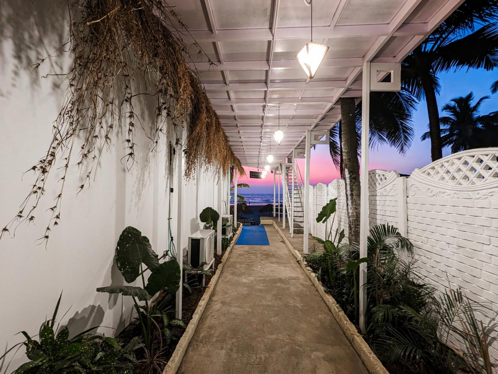 Aqua Beach Stays Ashwem Mandrem Ngoại thất bức ảnh