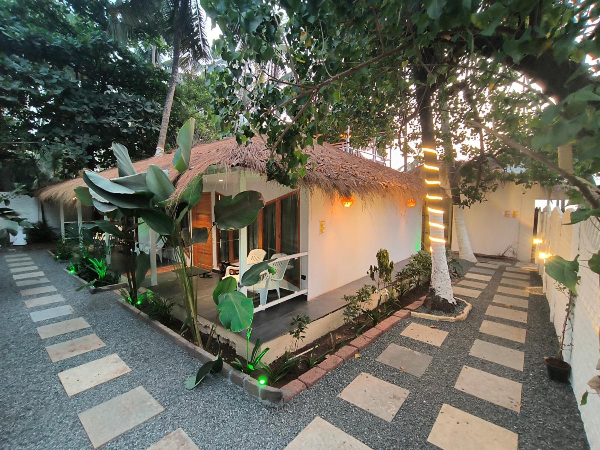 Aqua Beach Stays Ashwem Mandrem Ngoại thất bức ảnh