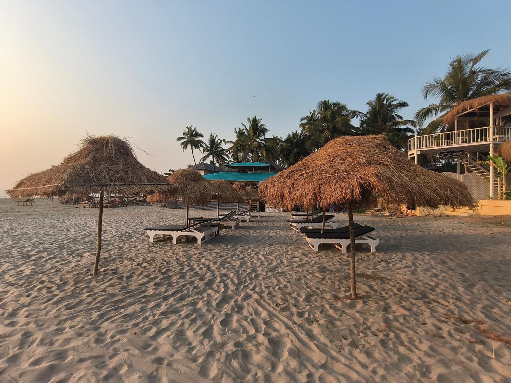 Aqua Beach Stays Ashwem Mandrem Ngoại thất bức ảnh