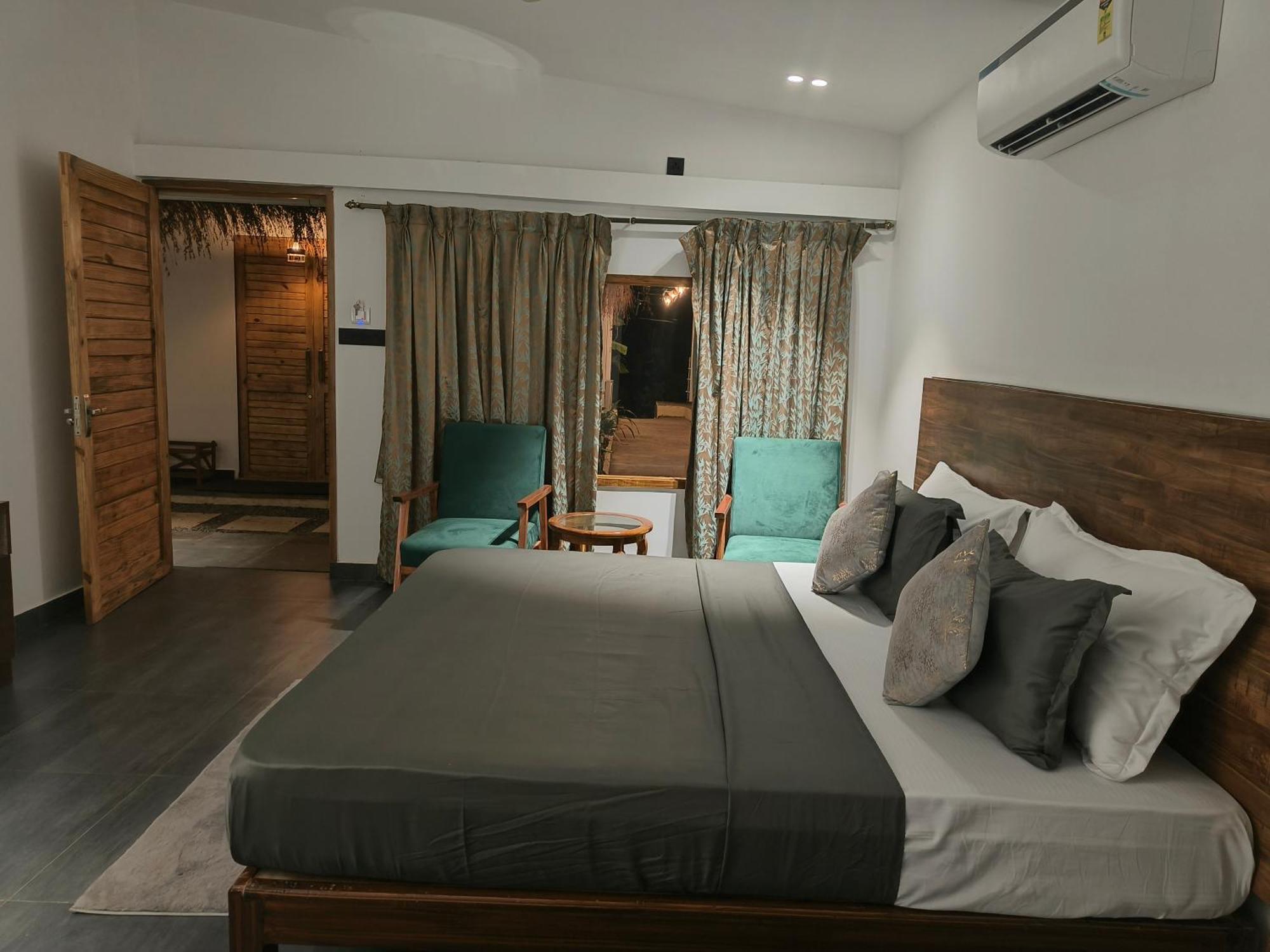 Aqua Beach Stays Ashwem Mandrem Ngoại thất bức ảnh