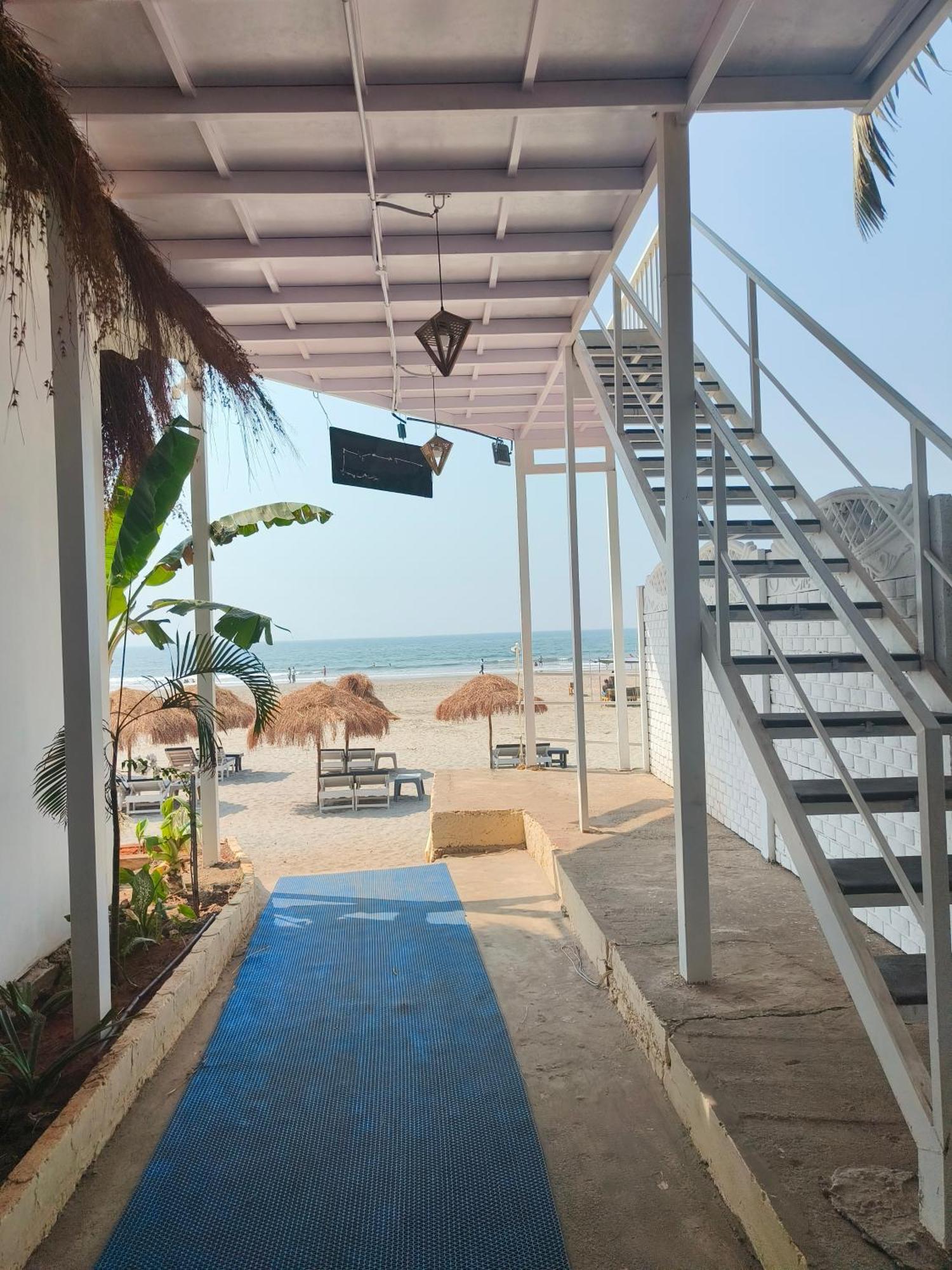 Aqua Beach Stays Ashwem Mandrem Ngoại thất bức ảnh