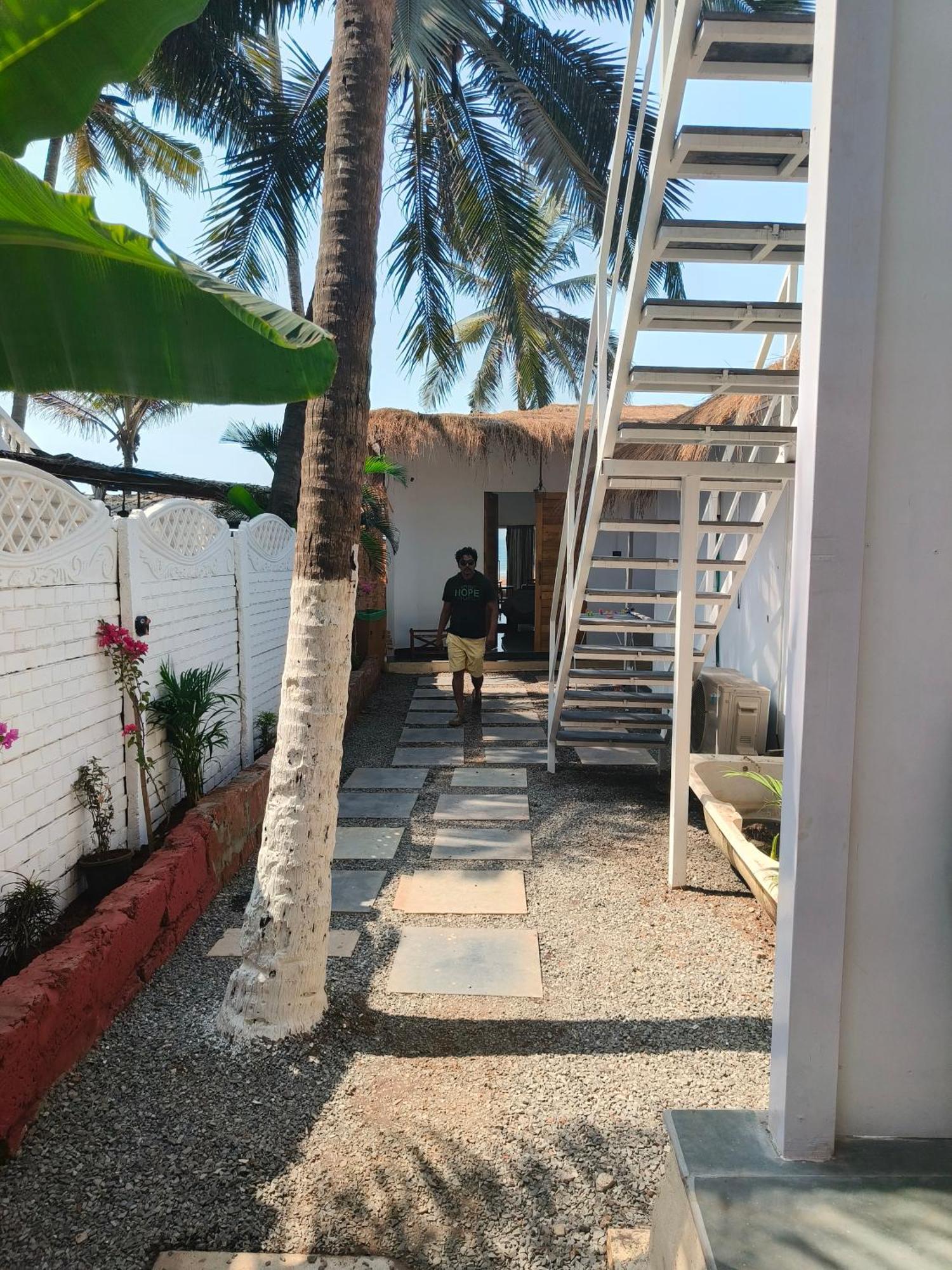Aqua Beach Stays Ashwem Mandrem Ngoại thất bức ảnh