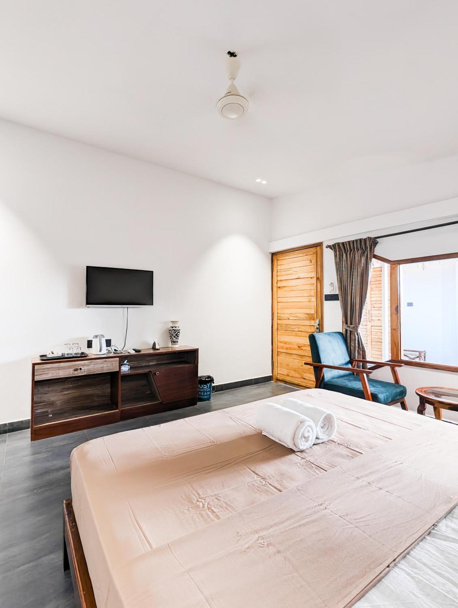 Aqua Beach Stays Ashwem Mandrem Phòng bức ảnh