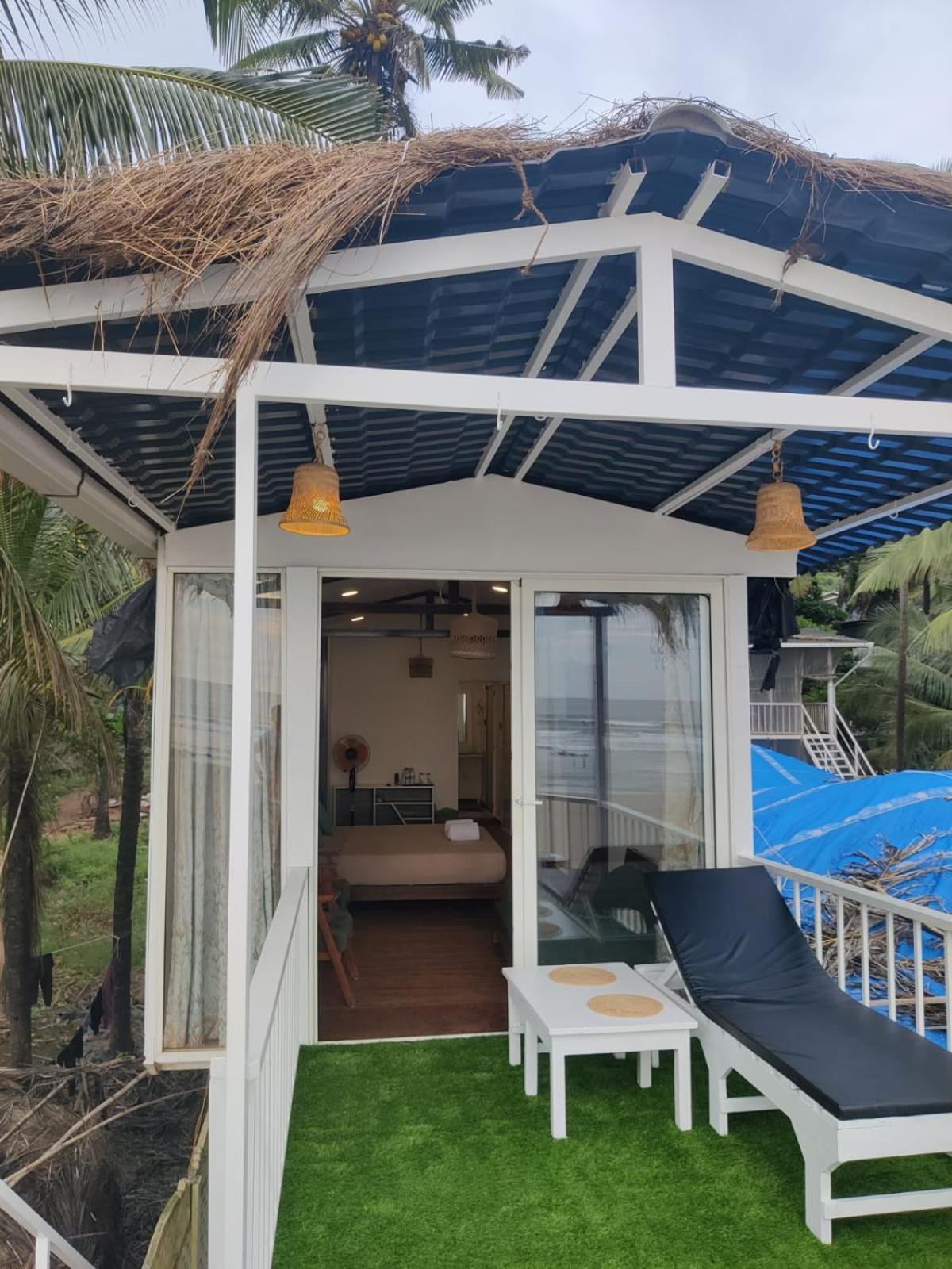 Aqua Beach Stays Ashwem Mandrem Ngoại thất bức ảnh